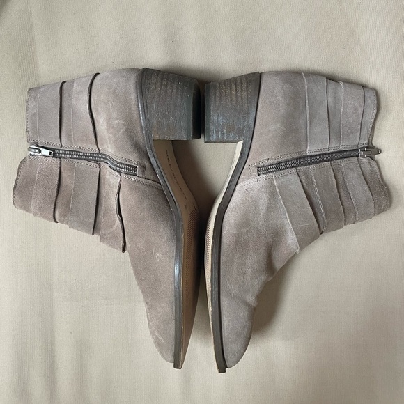 Sole Society Nelmaeye Suede Bootie Taupe Size 8.5 - Picture 9 of 10